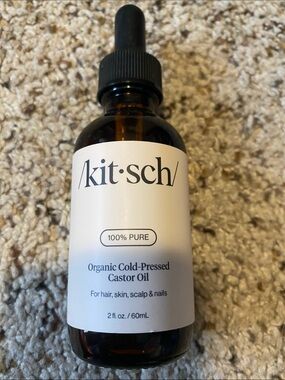 Kitsch Amber Glass Castor Oil Bottle with White Label and Black Dropper